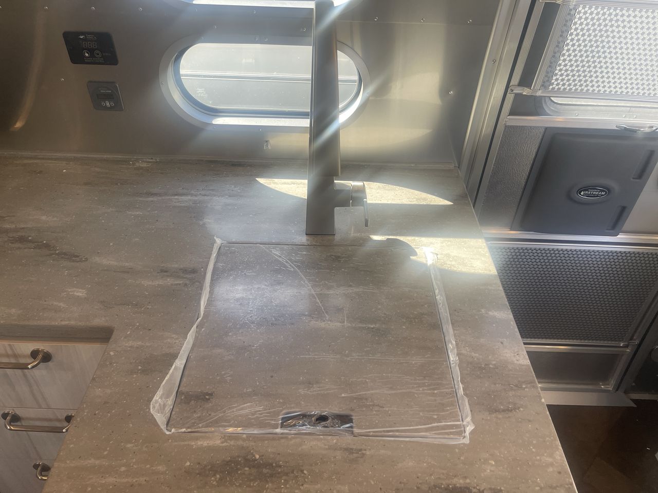 2026 Airstream 27FBT Base