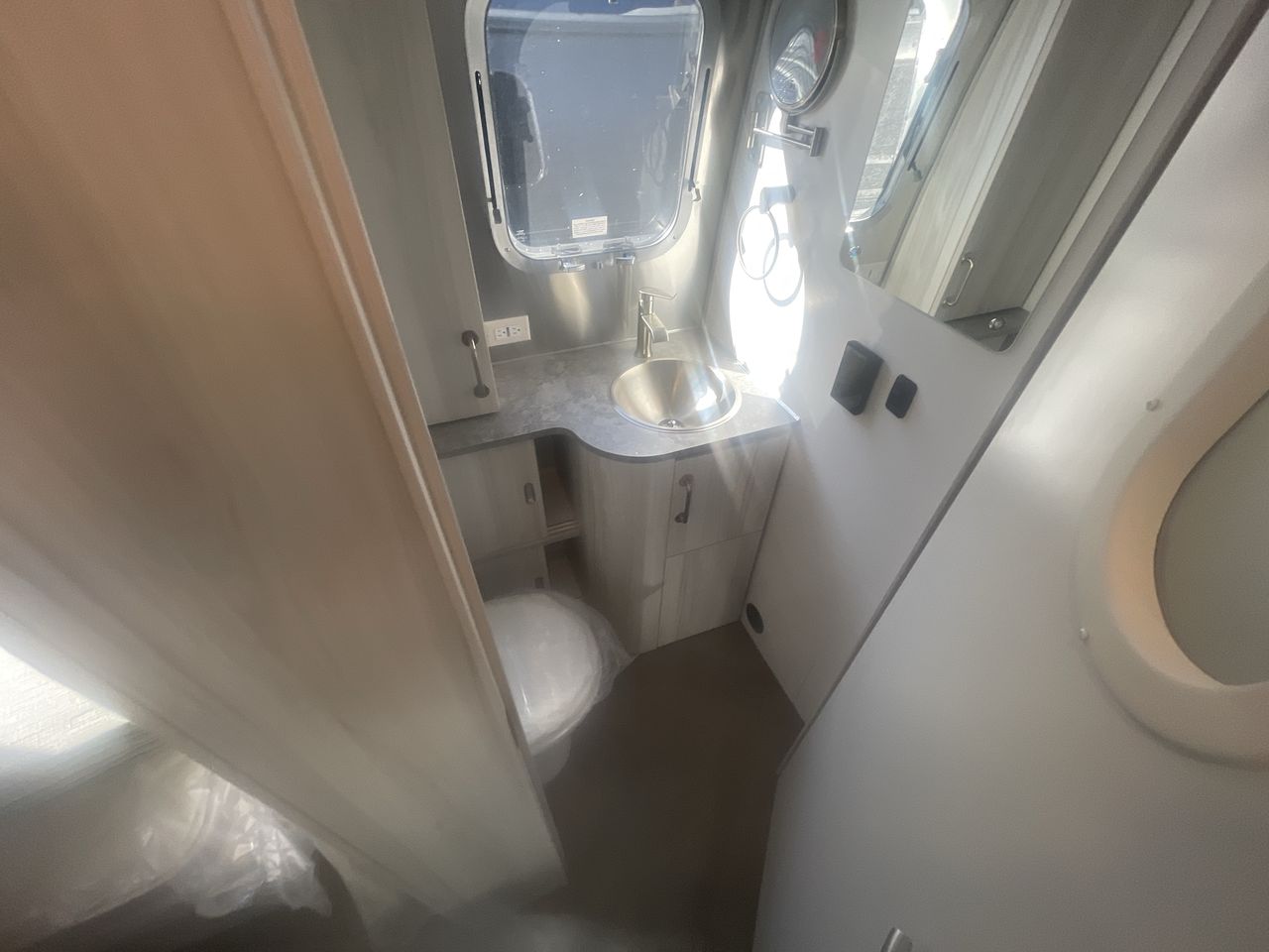 2026 Airstream 27FBT Base