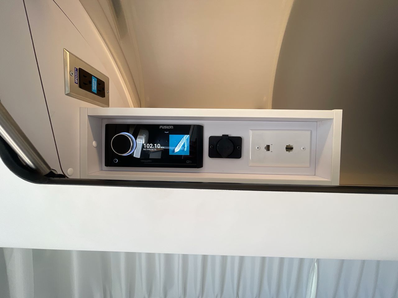 2026 Airstream 27FBQ Base