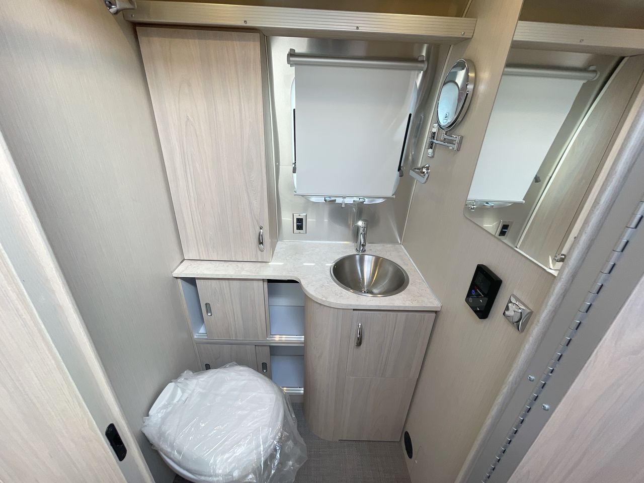 2026 Airstream 27FBQ Base