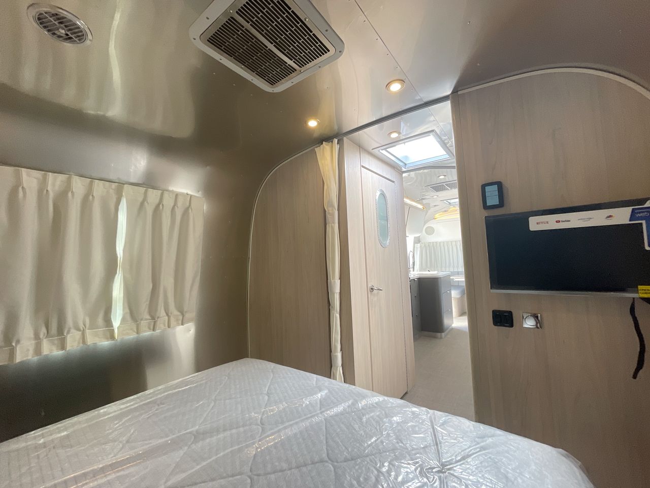 2026 Airstream 27FBQ Base