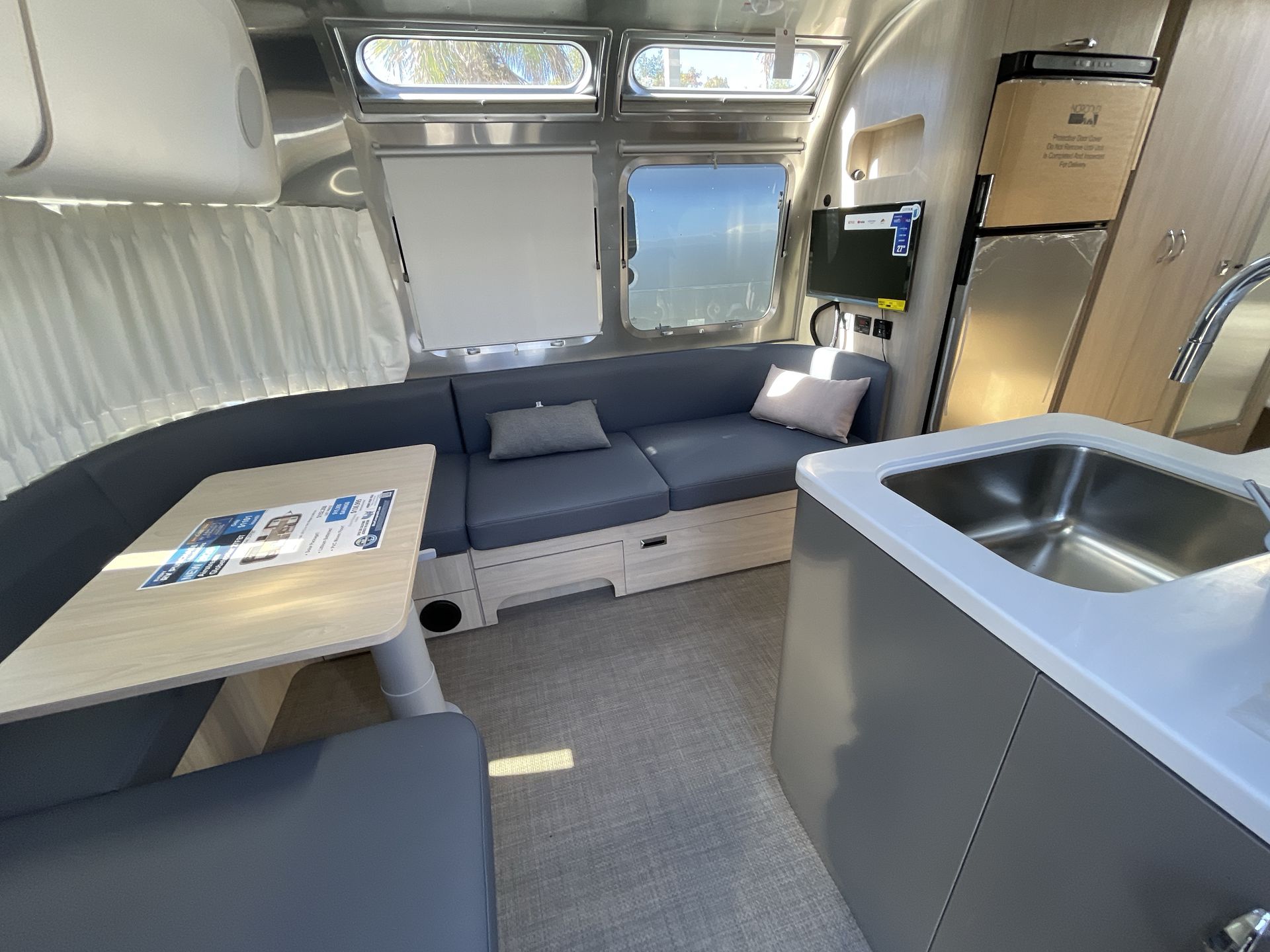 2026 Airstream 27FBT Base