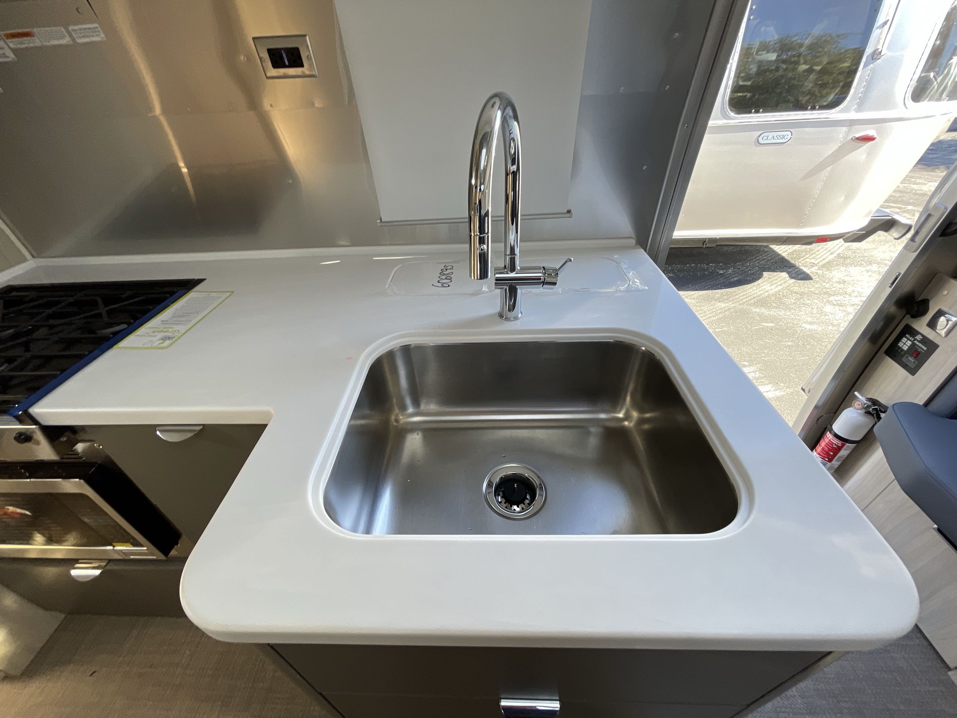 2026 Airstream 27FBT Base