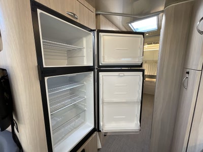 2026 Airstream 27FBT Base