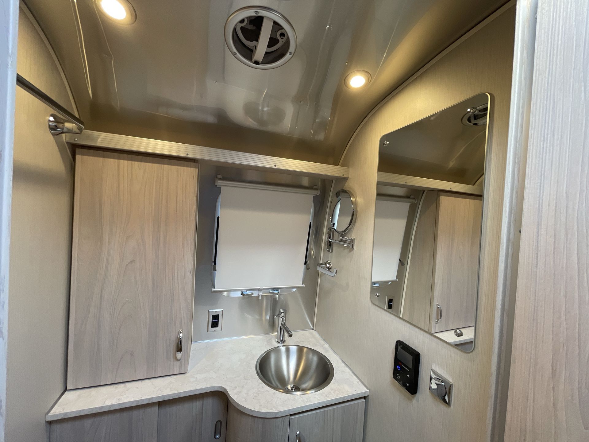 2026 Airstream 27FBT Base