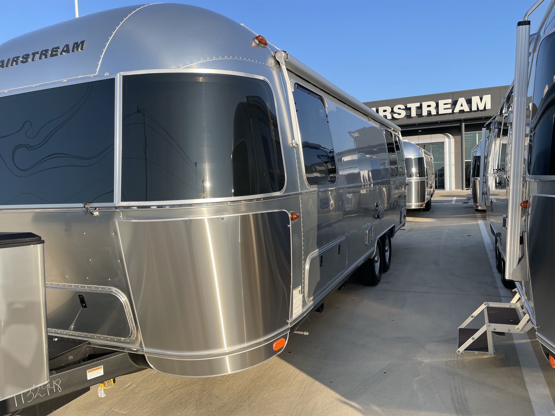 2026 Airstream 27FBT Base