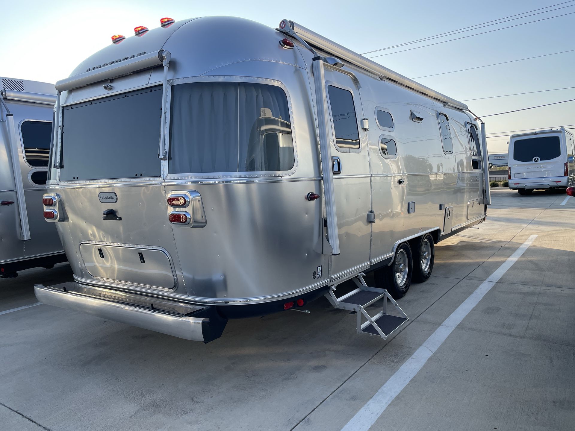 2026 Airstream 27FBT Base