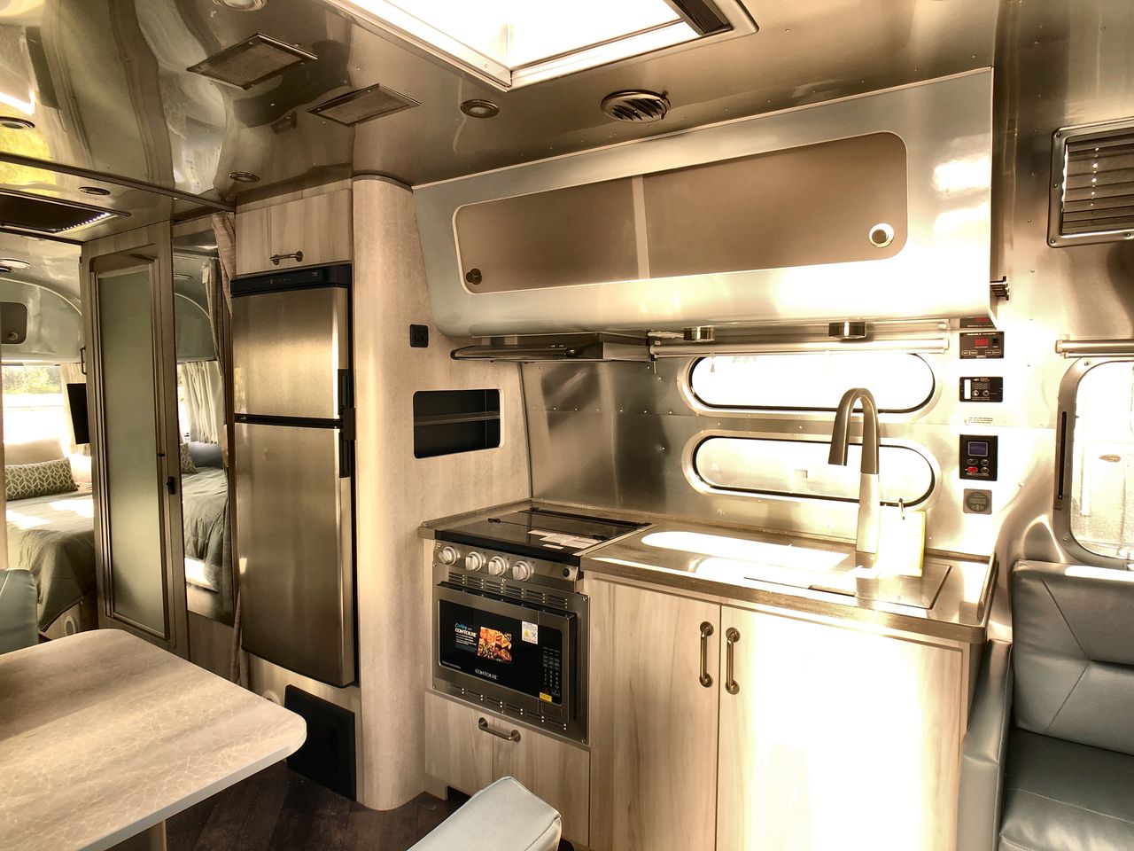 2026 Airstream 28RBT Base