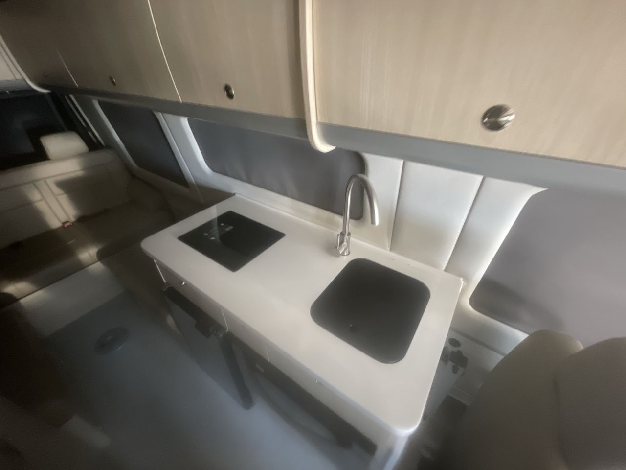 2026 Airstream 24GL 4x2 Passenger Base