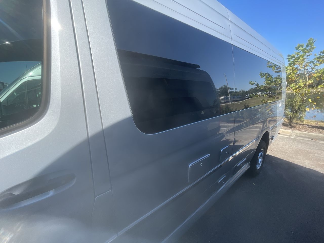 2026 Airstream 24GT Tommy Bahama Base