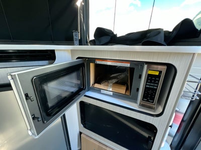 2025 Airstream 16X Base