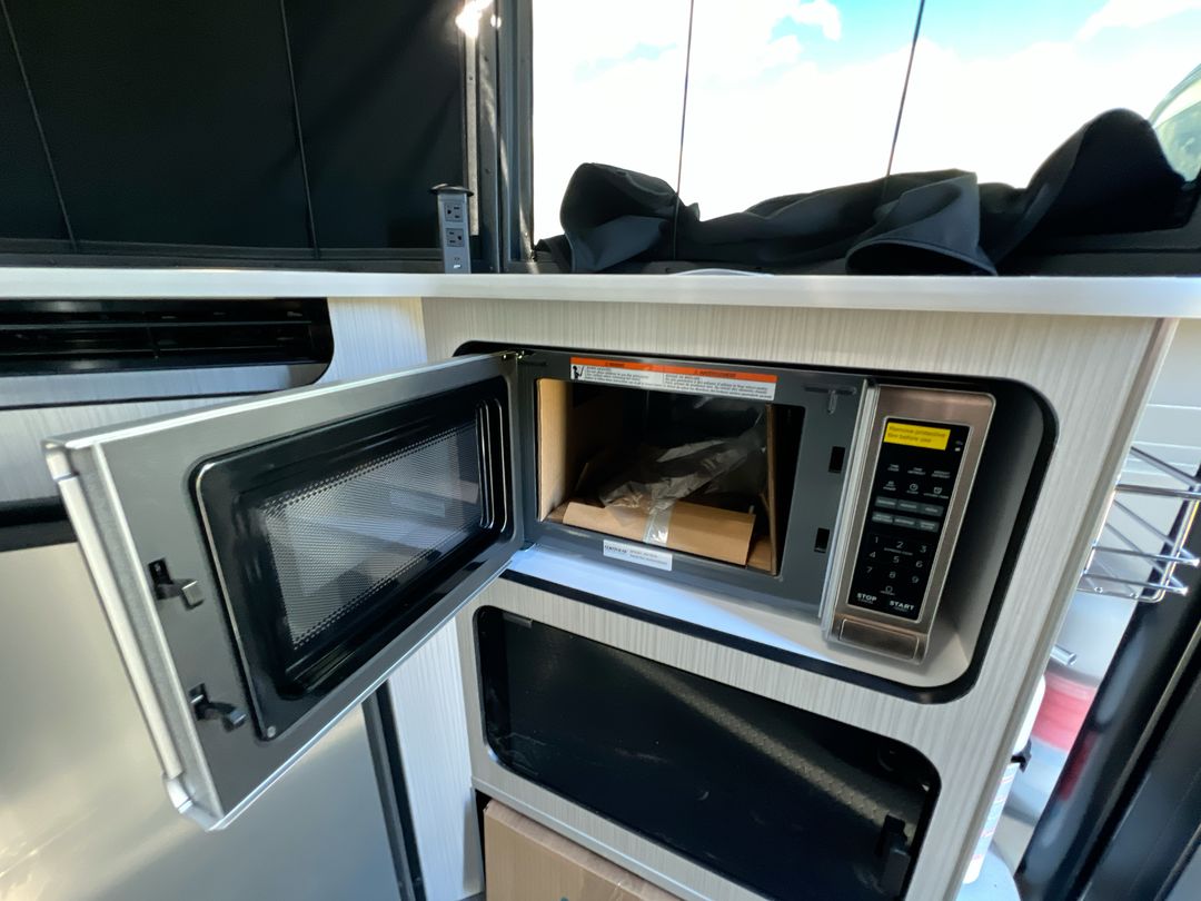 2025 Airstream 16X Base