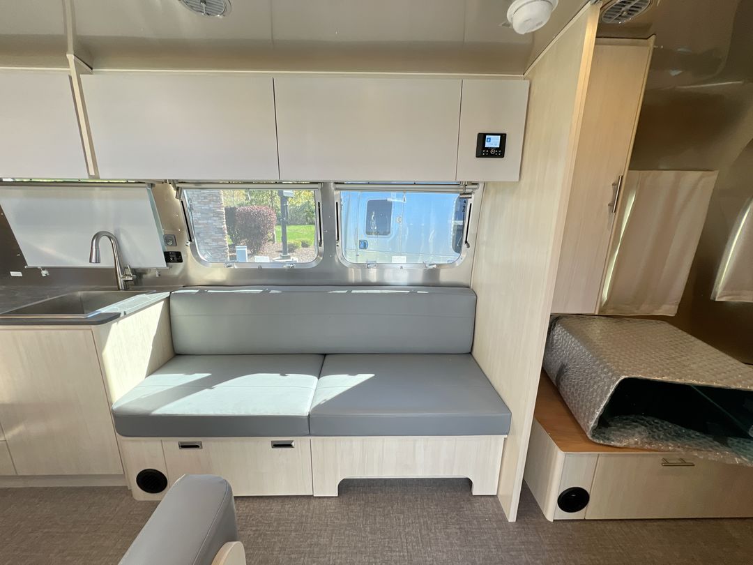 2026 Airstream 30FBBT Base