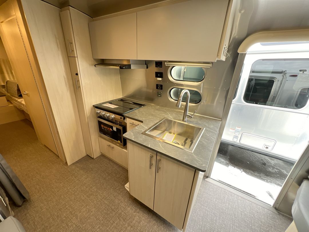2025 Airstream 25FBT Base