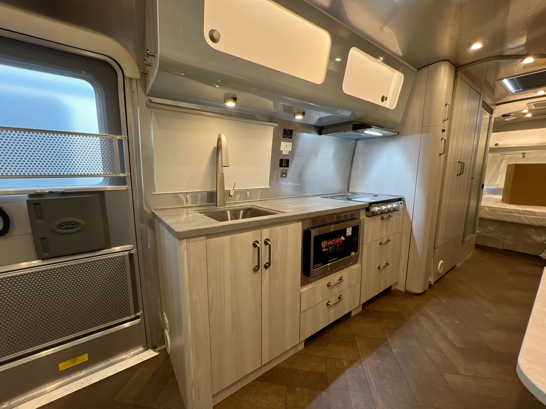 2025 Airstream 30RBQ Base