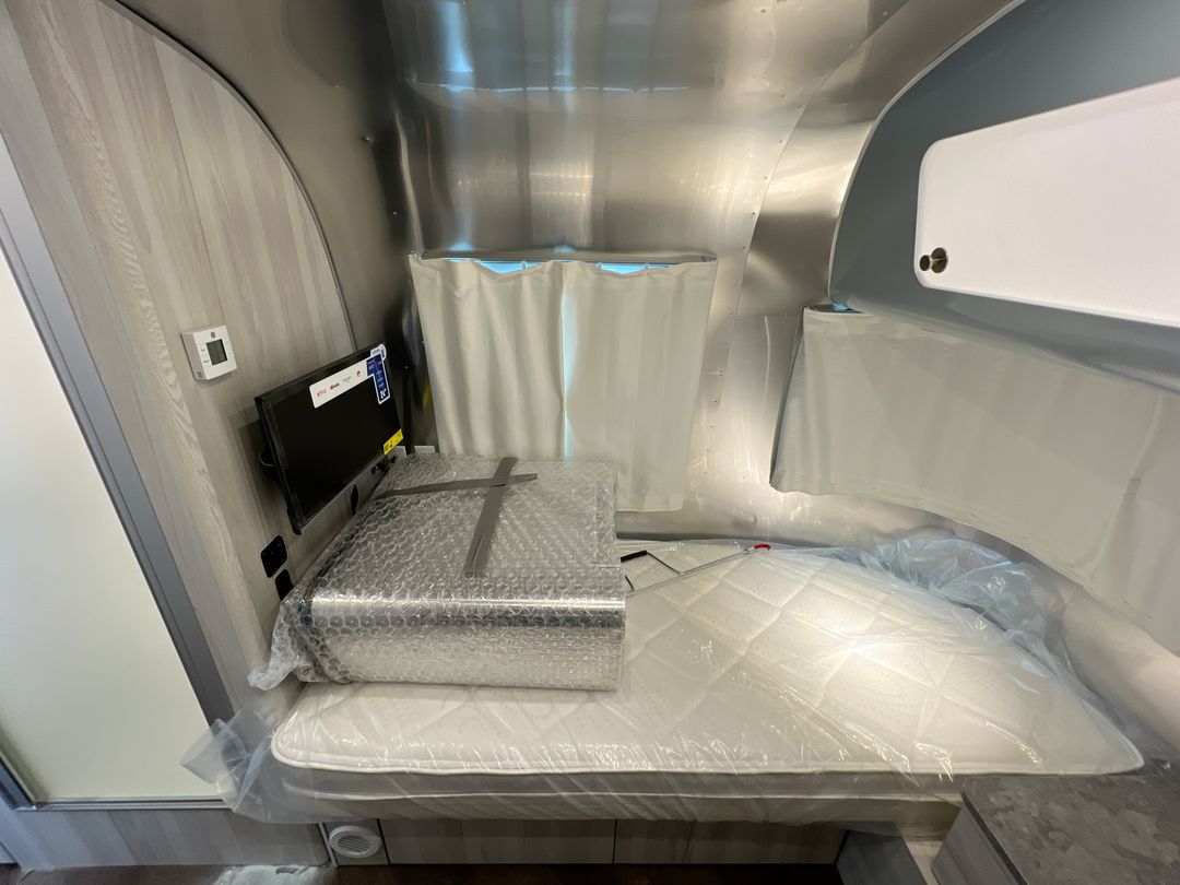 2025 Airstream 27FBT Base