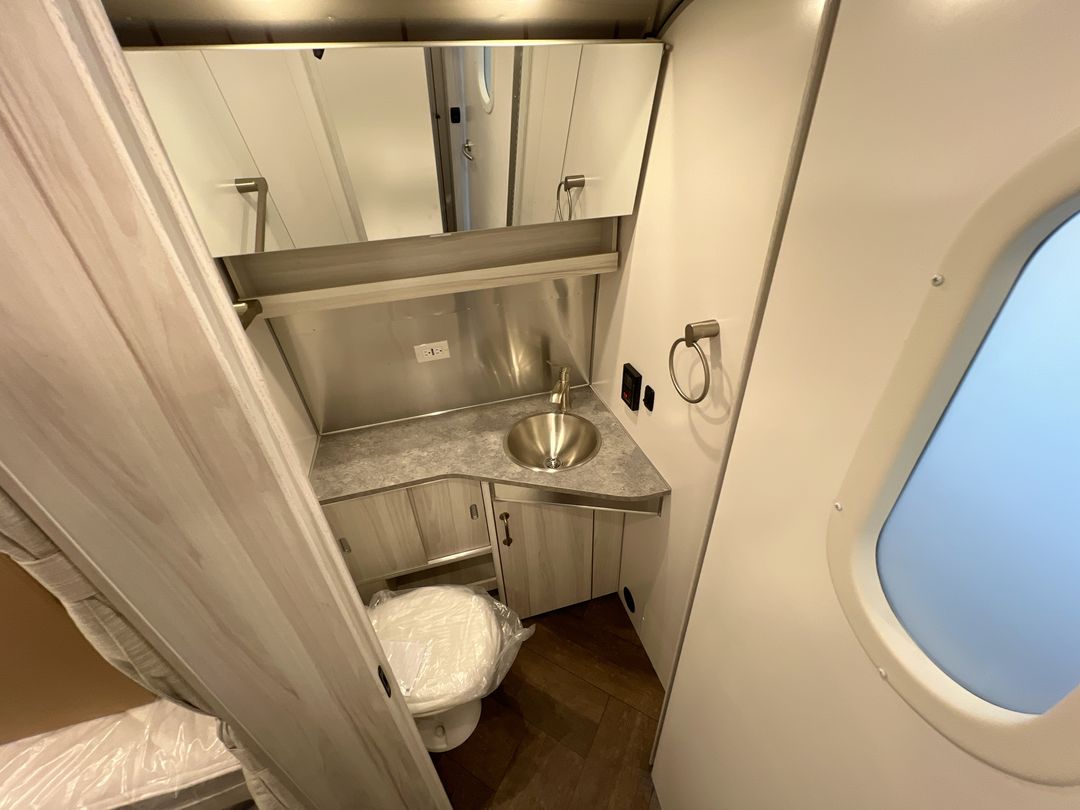 2025 Airstream 27FBT Base