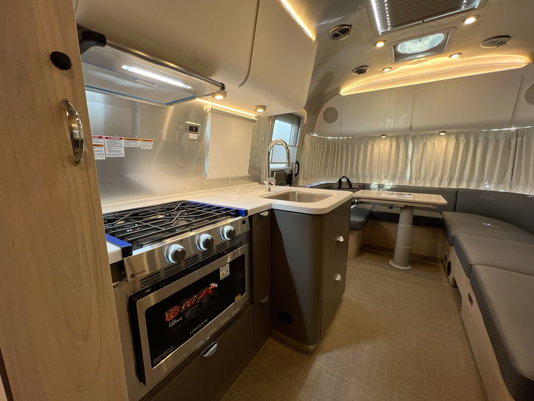 2025 Airstream 25FBQ Base