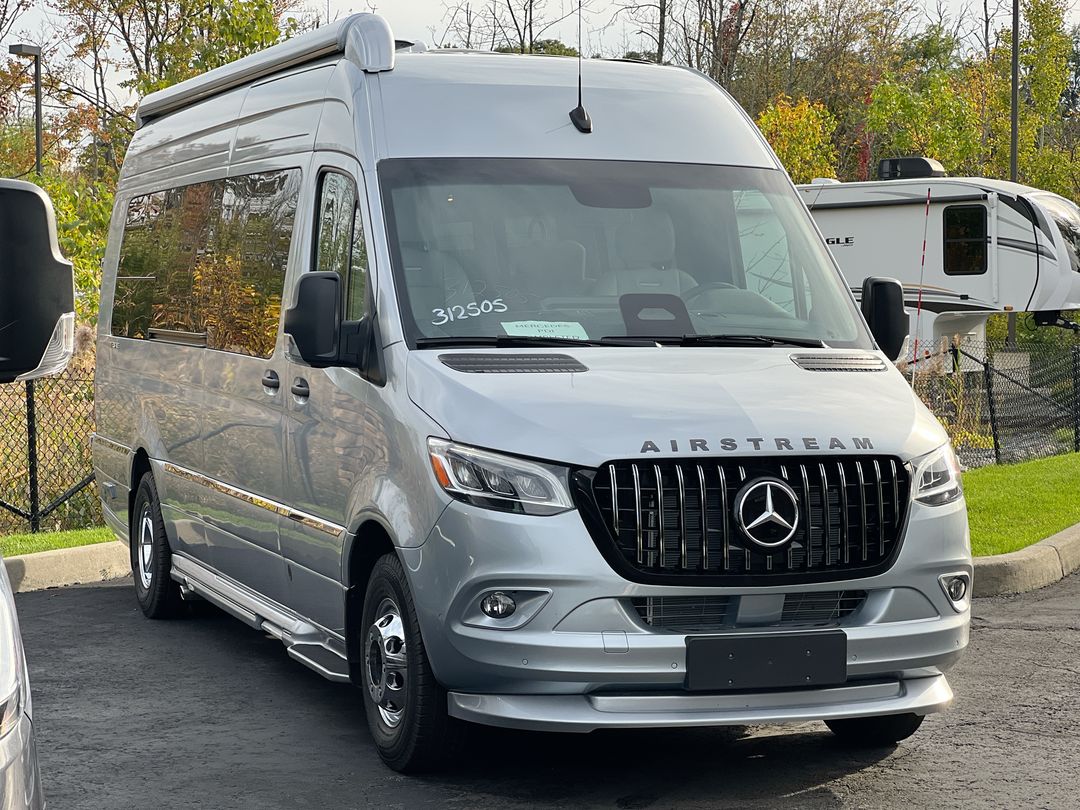 2026 Airstream 24GL 4x2 Passenger Base