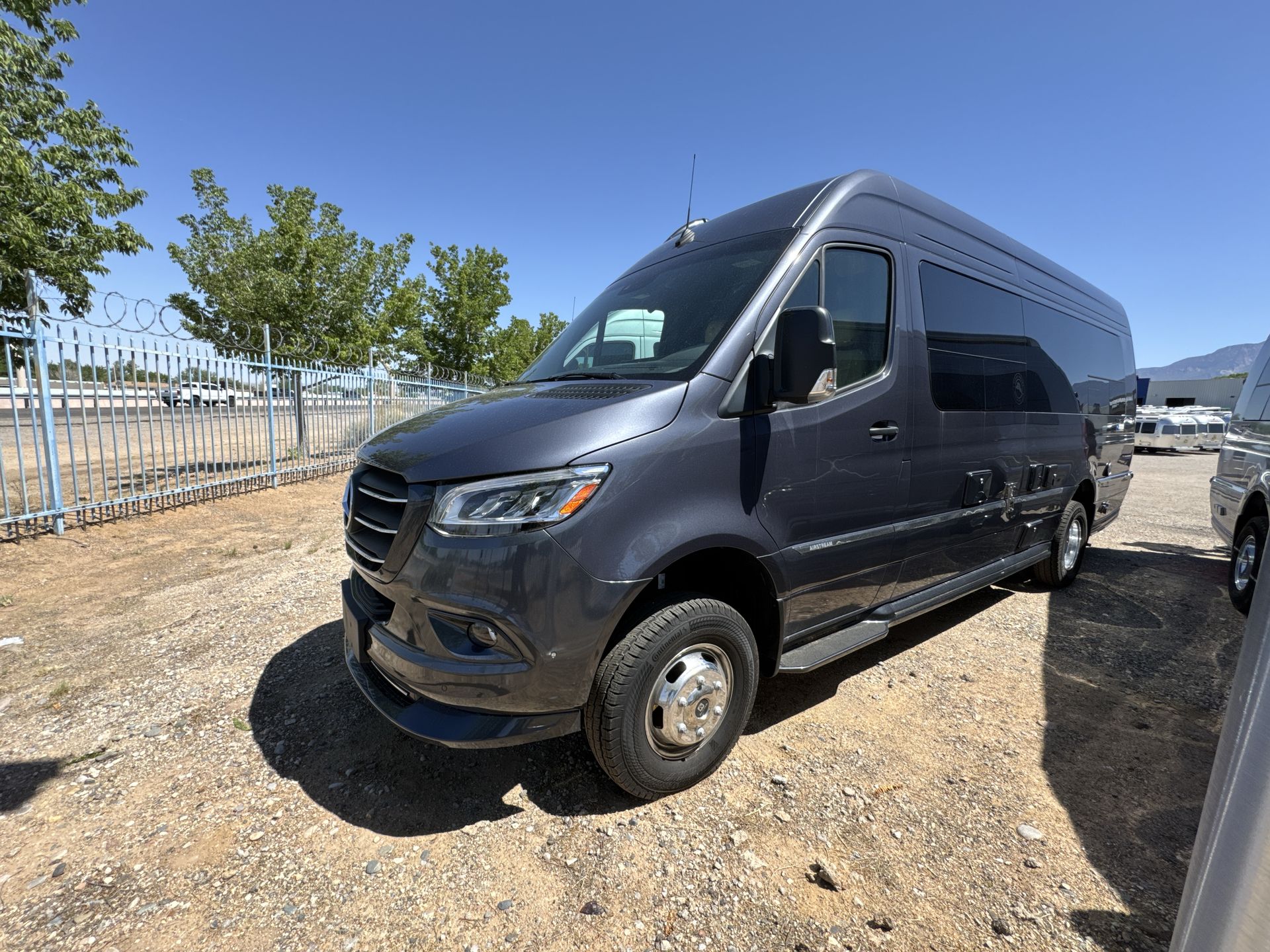 2025 Airstream 24 GL Base