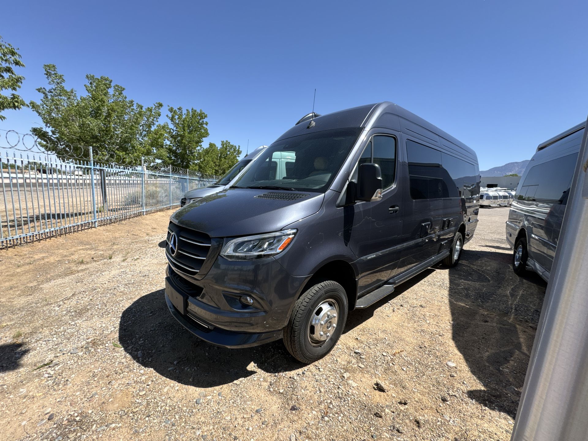 2025 Airstream 24 GL Base