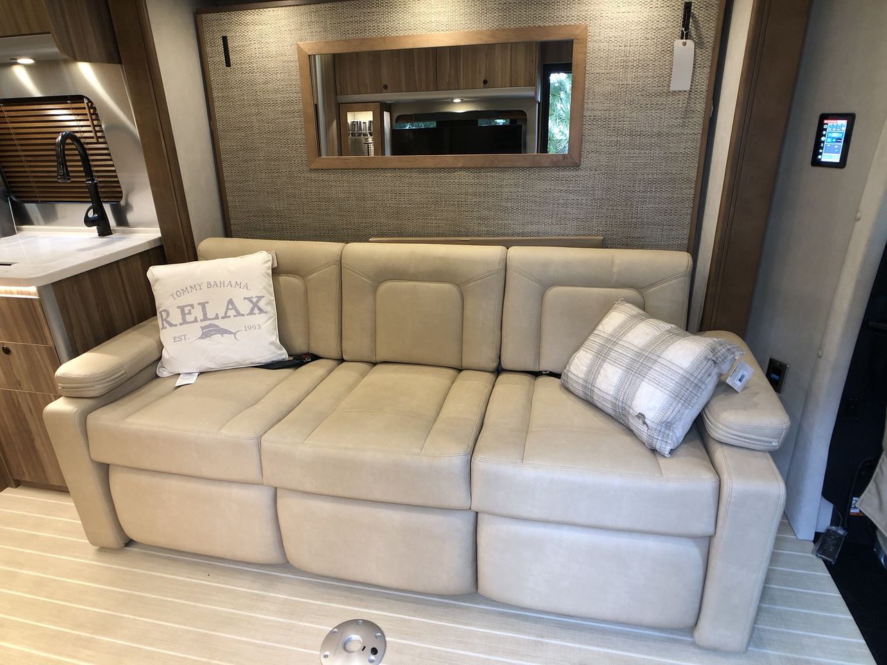 2026 Airstream Murphy Suite Tommy Bahama Base